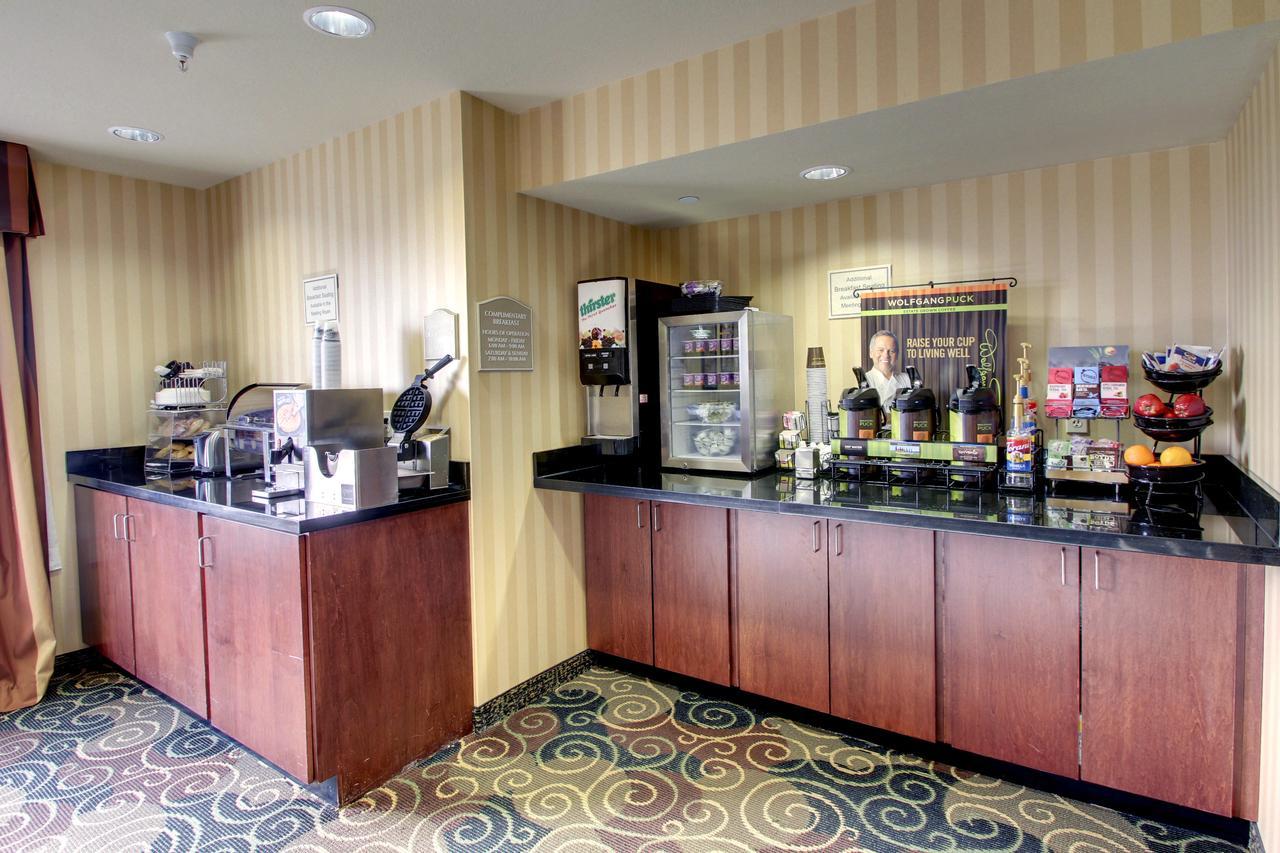 Cobblestone Hotel - Wayne Esterno foto