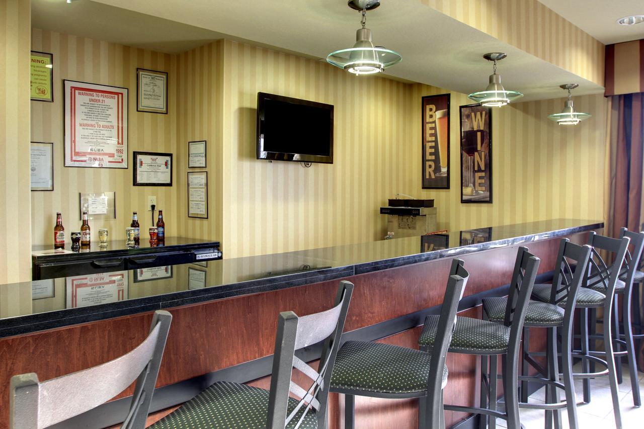 Cobblestone Hotel - Wayne Esterno foto
